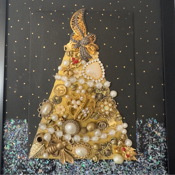 Handmade Vintage Jewelry
Christmas Tree framed - Picture 5 of 5